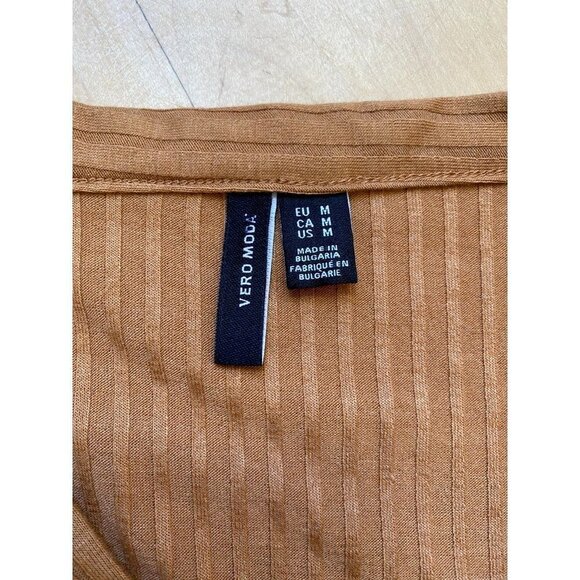 VERO Moda BNWOT Women Crop V-Neck "Lucy" Button Up Top Sz Medium - Picture 5 of 7